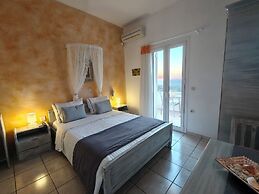 Kiklamino Sunset Suites
