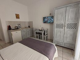 Kiklamino Sunset Suites