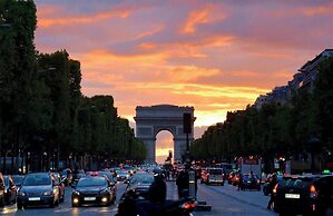 Luxury A/C Apt - 10p/4bdr - Arc de Triomphe
