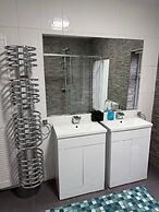 Charming Birmingham 3 Bedroom Apartment