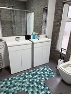 Charming Birmingham 3 Bedroom Apartment
