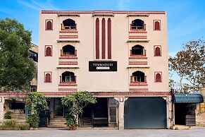 Townhouse Chandpole Metro Station 3