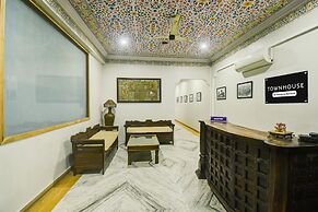 Townhouse Chandpole Metro Station 3