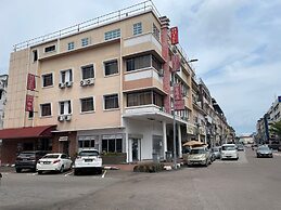 OYO 91284 White House Hotel Kluang