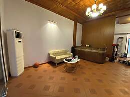 Van Mieu Garden House
