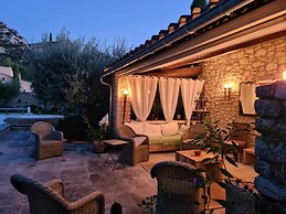 Villa Near Avignon With Separate Suites