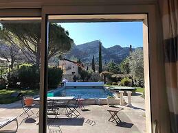 Villa Near Avignon With Separate Suites