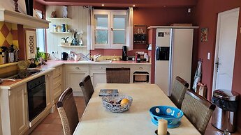 Villa Near Avignon With Separate Suites
