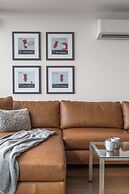 Central Oakleigh 2BR Apartment w Parking