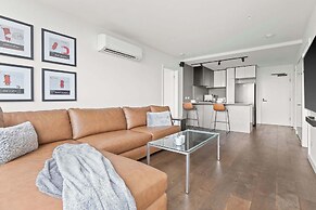 Central Oakleigh 2BR Apartment w Parking