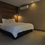 NINETH HOTEL