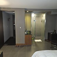 NINETH HOTEL