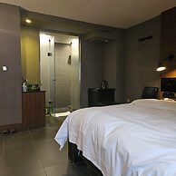 NINETH HOTEL