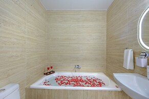 ELIVAAS Midpoint Uno 7 BHK Villa With Pool