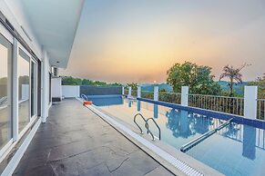 ELIVAAS Midpoint Uno 7 BHK Villa With Pool