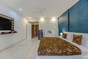 ELIVAAS Midpoint Uno 7 BHK Villa With Pool