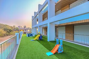 ELIVAAS Midpoint Uno 7 BHK Villa With Pool
