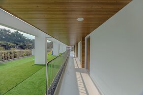 ELIVAAS Midpoint Uno 7 BHK Villa With Pool