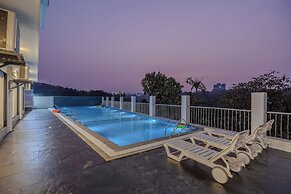 ELIVAAS Midpoint Uno 7 BHK Villa With Pool