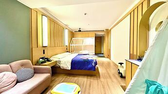 Global Village Riverside Hotel