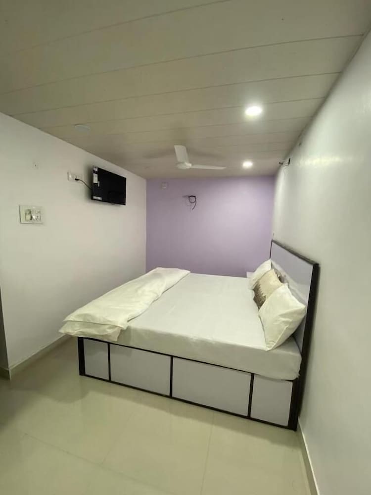 Meenakshi Guest House