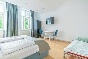 Simple 2BR Apt near Belvedere Palace