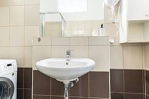 Affordable 2BR Apartment Near Belvedere