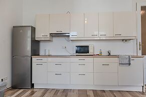 Special Vintage Apartment Near Downtown