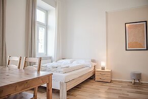 Special Vintage Apartment Near Downtown