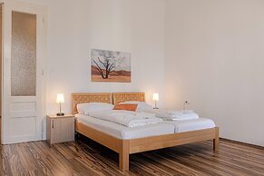 Special Vintage Apartment Near Downtown