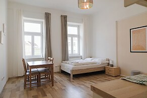 Special Vintage Apartment Near Downtown
