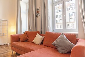 Special Vintage Apartment Near Downtown