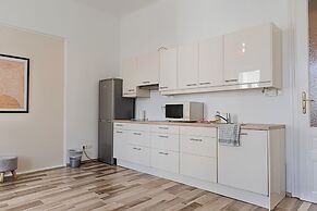 Special Vintage Apartment Near Downtown