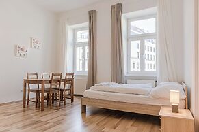 Special Vintage Apartment Near Downtown