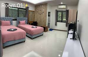 Plern Ping Cafe & Hotel
