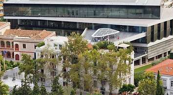 Acropolitana 2 Near Acropolis and Museum