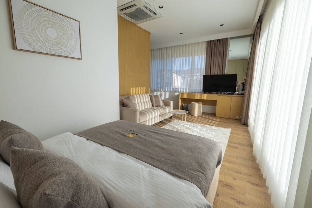 HOTEL ALLEGRA