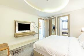 Superhost 1BR DAMAC Towers Paramount