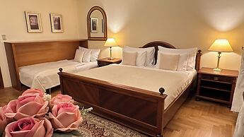 Fleur De Lis Hotel