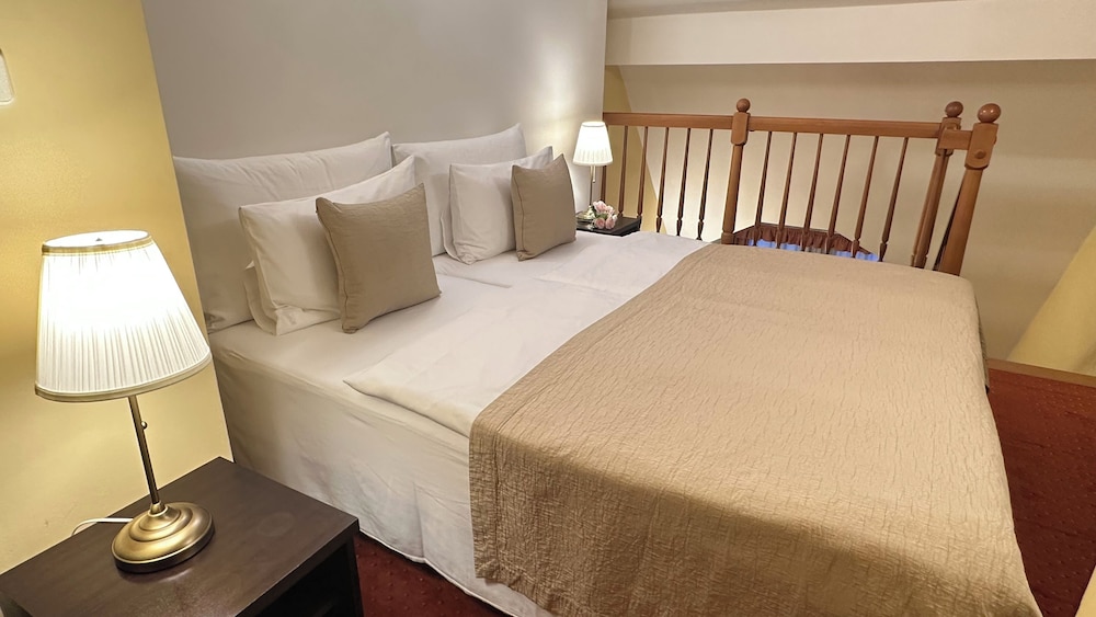 Fleur De Lis Hotel
