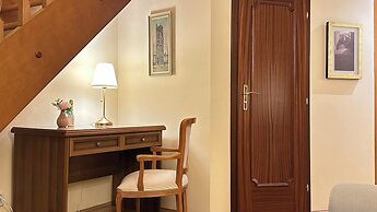 Fleur De Lis Hotel