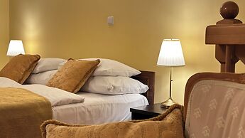 Fleur De Lis Hotel