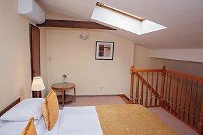 Fleur De Lis Hotel