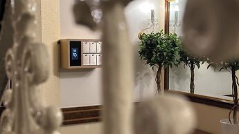 Fleur De Lis Hotel