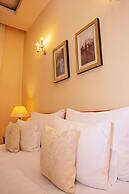 Fleur De Lis Hotel
