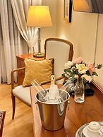 Fleur De Lis Hotel