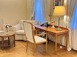 Fleur De Lis Hotel