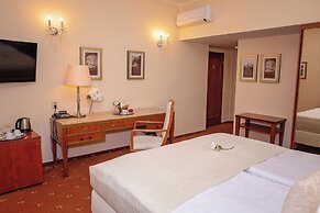 Fleur De Lis Hotel