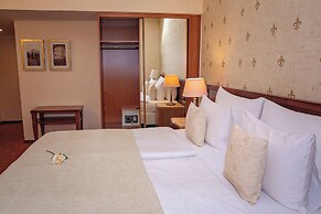 Fleur De Lis Hotel