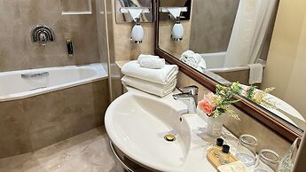 Fleur De Lis Hotel